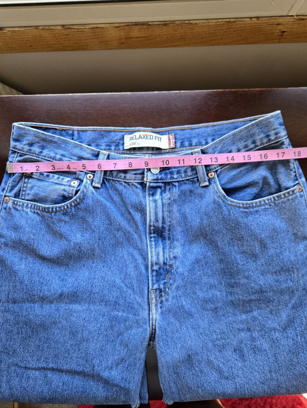 Levi's 550 Relaxed Fit Jeans Medium Wash 36x34 (Measures 35x33)👖✨ - Picture 5 of 14